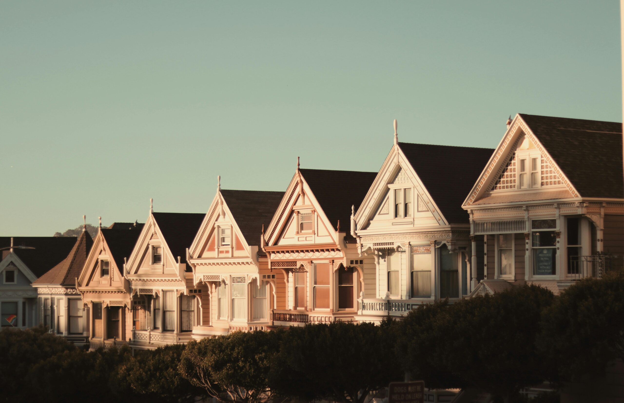The Impact of Federal Reserve Policies on Real Estate Market Dynamics 1 The Impact of Federal Reserve Policies on Real Estate Market Dynamics